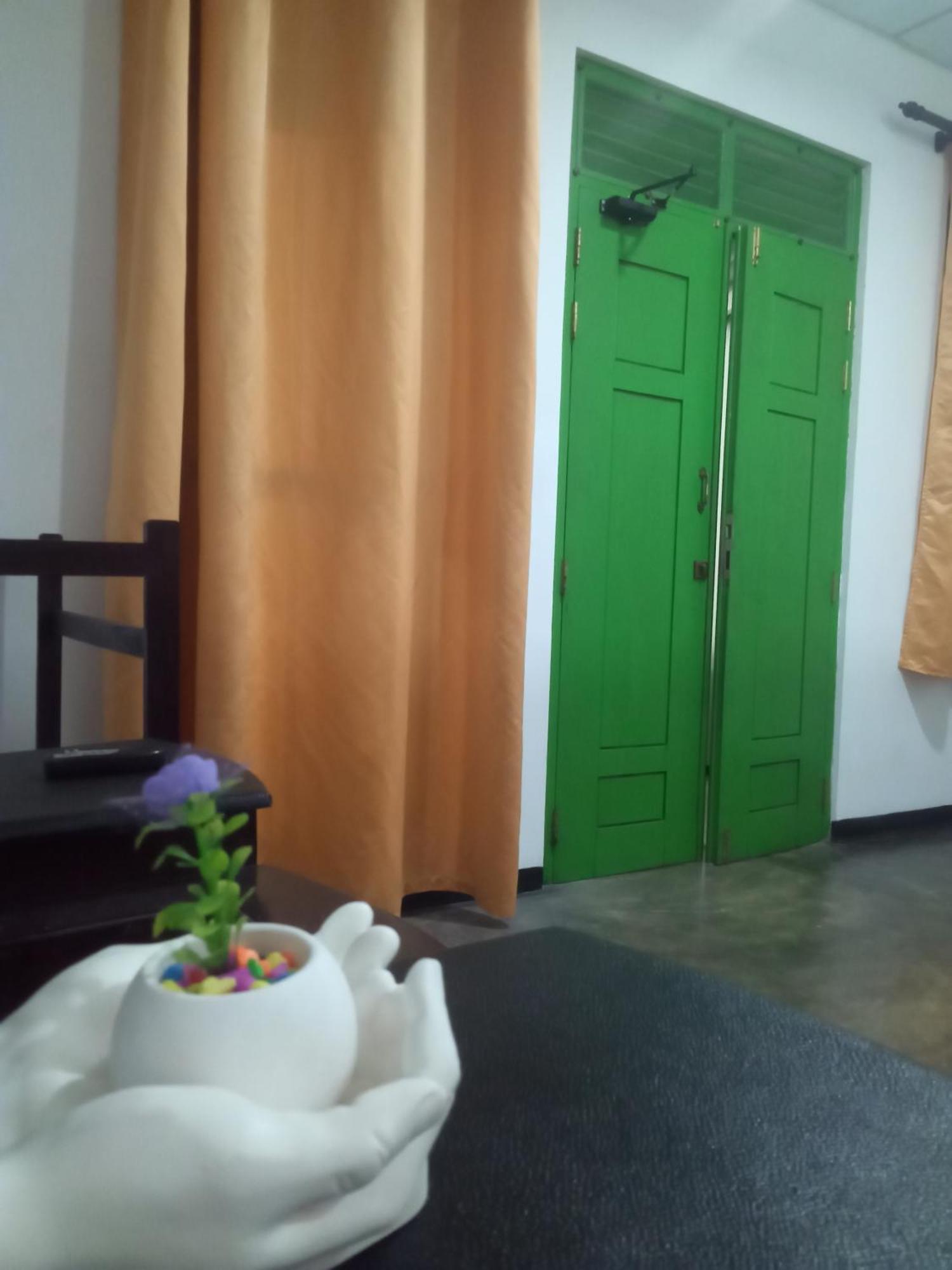 Apartment Bird Mirissa